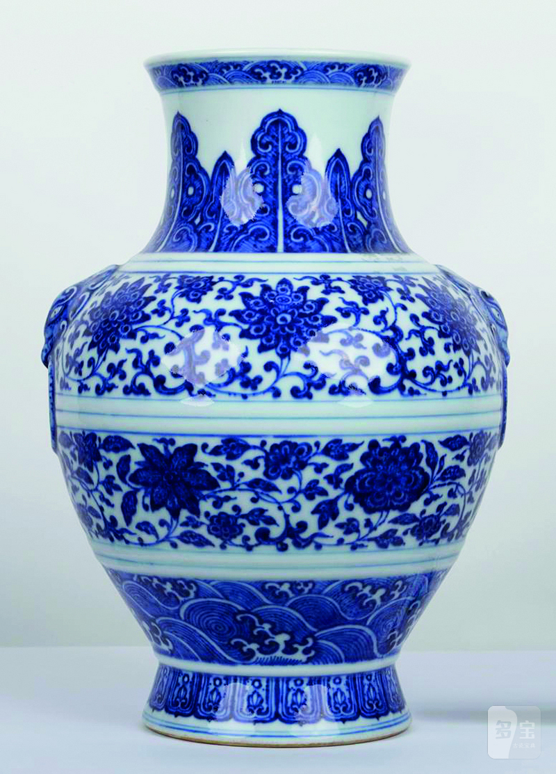 清乾隆 青花缠枝花卉纹铺首尊 - 图6